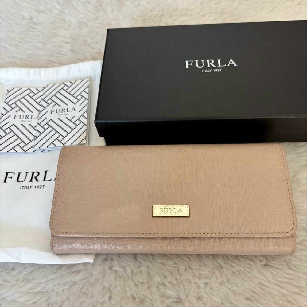 Furla Women's Beige long Wallet w/ Dustbag/Cards/box